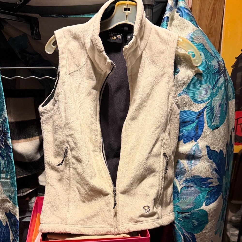 Women's Cream Fleece Vest
